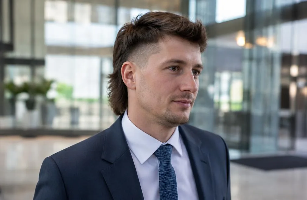 Professional Mullet Low Taper Fade